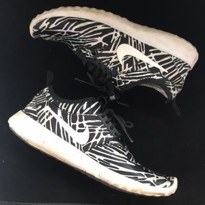 Nike Juvenate Print Sneakers Well Worn